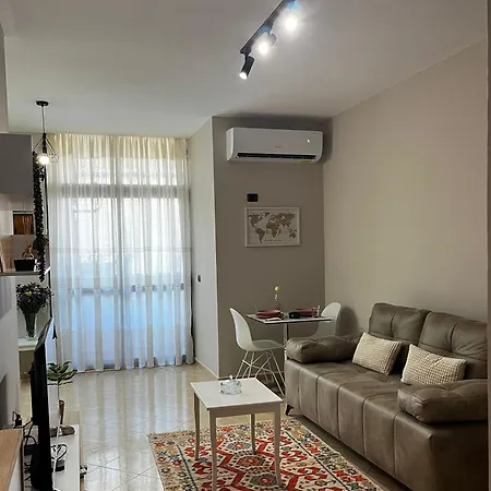 Urban Pazar 地拉那